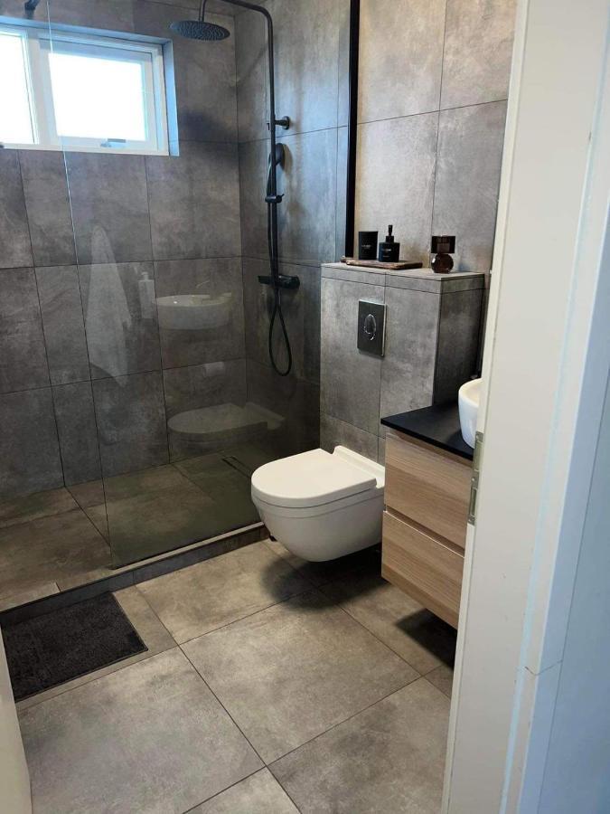 Modern Fully Equipped 2 Bedroom Apartment. Njarthvik Eksteriør bilde